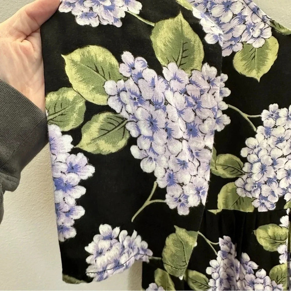 MinkPink Women’s Long Sleeve V-Neck Black w/ Purple Floral Romper Size S GUC - Picture 5 of 10